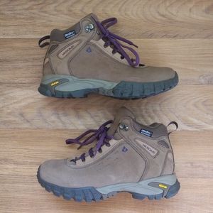 NWOT Vasque Hiking Boots
